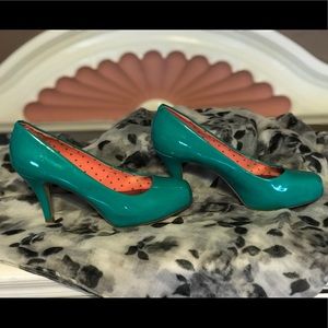 Madden Girl size 8 Watermelon Green Heels